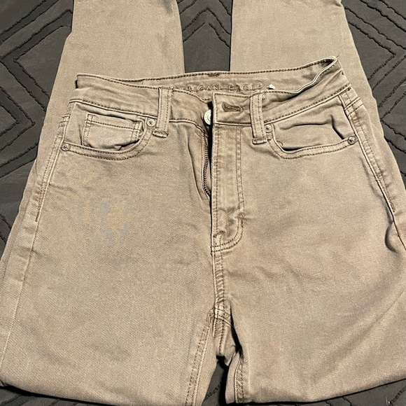 High Waisted American Eagle Cropped Jeans - Picture 1 of 2